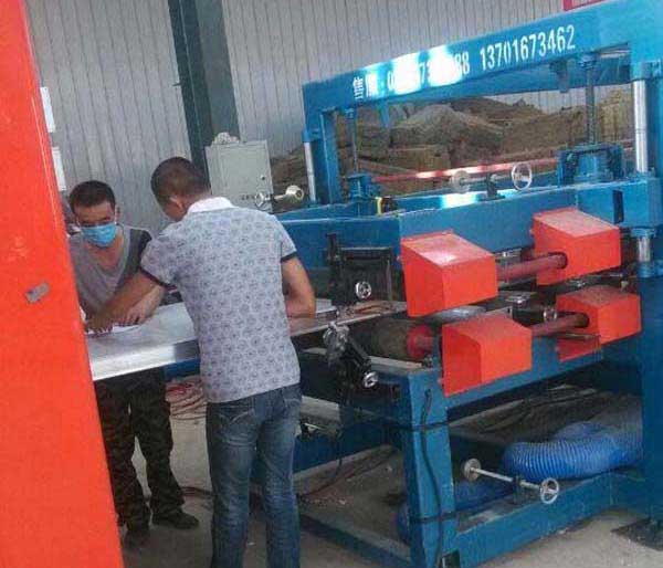 現場督導制作彩板