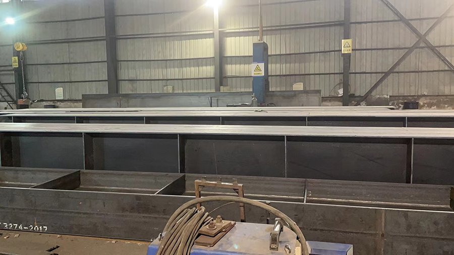 化隆縣永盛新材料有限公司--車間改造項目鋼結構加工中